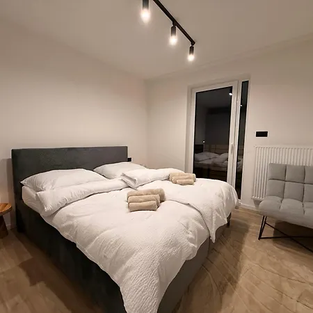 Adelia - Apartmánový Dom Pinea - Lia Apartmán *
