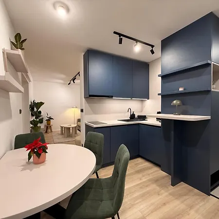 Adelia - Apartmánový Dom Pinea - Lia Apartamento Nová Lesná